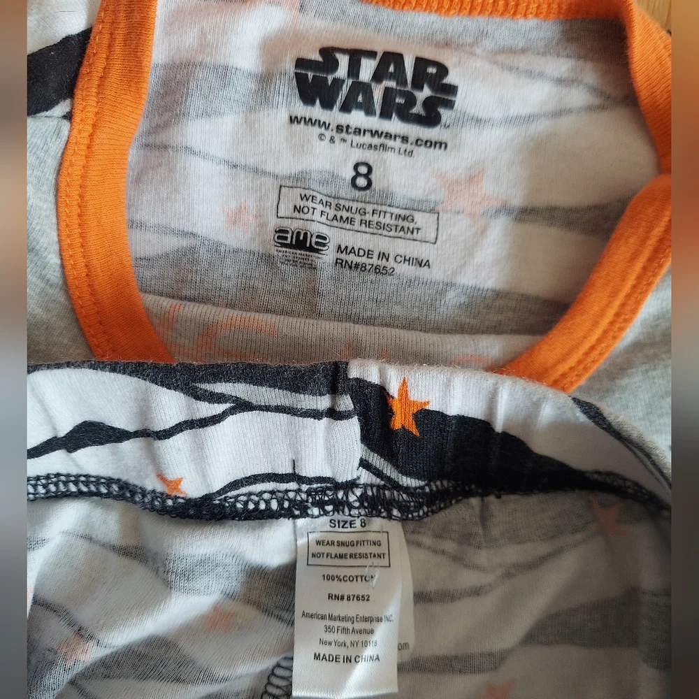 🎁 10/$25  - Baby Yoda mummy pajamas, size 8. STAR WARS